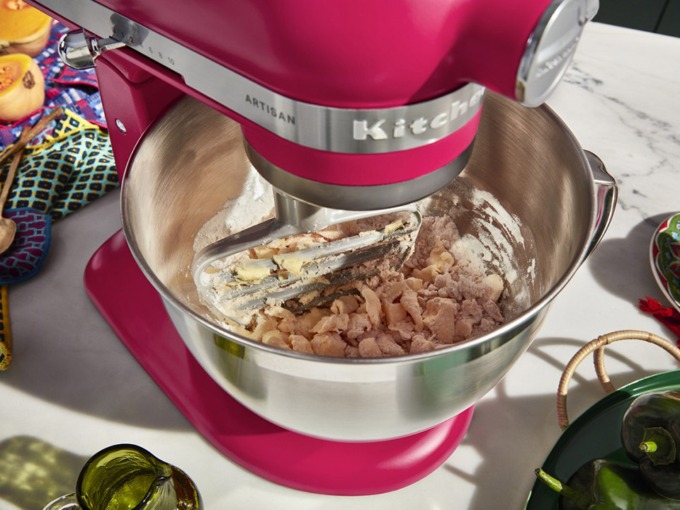 KitchenAid exact KSM195PSHI Hibiscus feature image for the pastry-beater package.